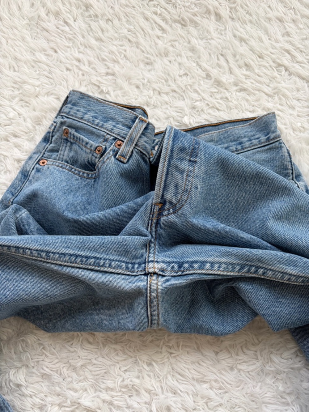 90s Vintage Levi’s 501 med wash - Picture 10 of 16